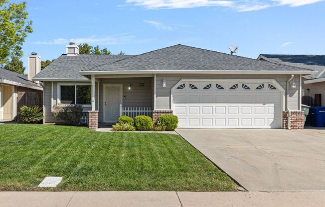 North Modesto: $2600 3 Bed 2 Bath home with updated kitchen, spacious bedrooms and a great yard *