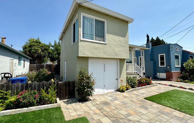 Large & Sunny House & Backyard in a Tranquill Neighborhood of El Cerrito