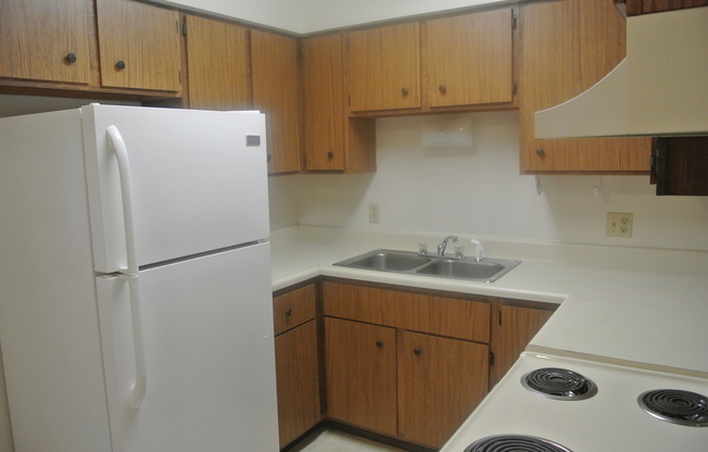 2 beds, 1 bath, $745, Unit 8