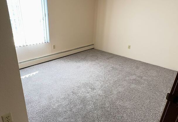 2 beds, 1 bath, 850 sqft, $879.99, Unit 911-L102