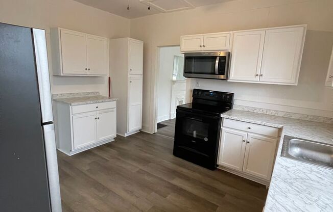 2 beds, 1 bath, $1,250