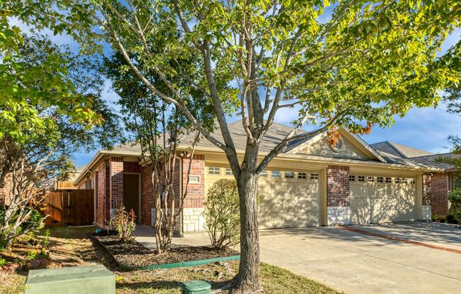 Available Now! Beautiful 3 Bedroom Duplex in Grand Heritage West, Lavon, TX!