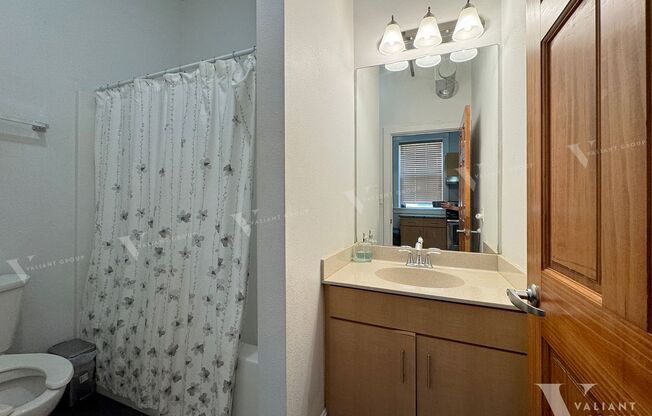 Studio, 1 bath, $1,000, Unit 208D