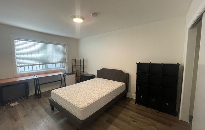 2 beds, 1 bath, $2,610, Unit 3