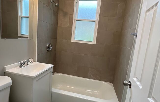 Newly Remodeled 3Bedroom house in Calumet City!!