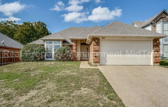 3 beds, 2 baths, $2,400