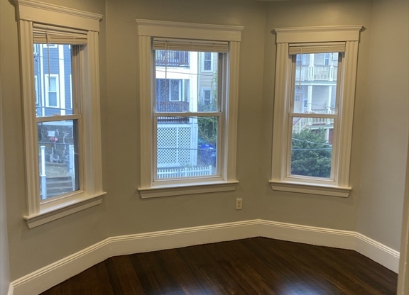 22 ROWELL ST