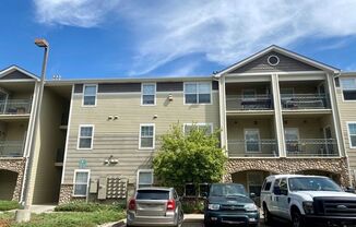 Classic Campus West Apartment