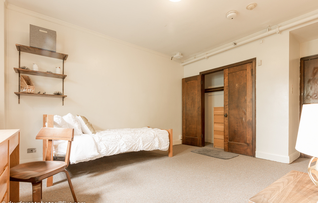 Studio, 1 bath, 325 sqft, $829, Unit 209A