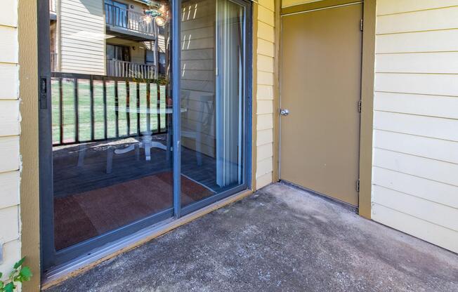 2 beds, 1 bath, 878 sqft, $849