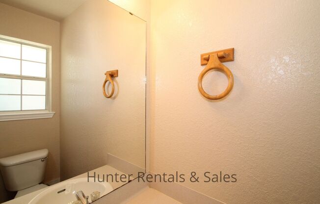 2 beds, 1.5 baths, $850, Unit Unit B