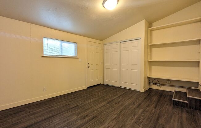 Studio, 1 bath, $995, Unit UNIT B