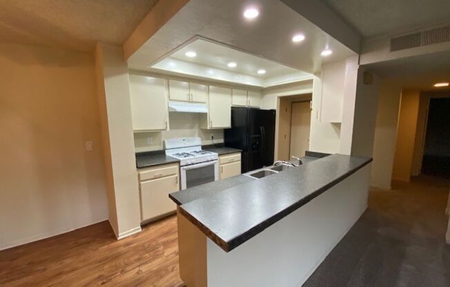$500 OFF FIRST MONTH RENT! The Grove: 2 Bedroom 2 Bath Condo,