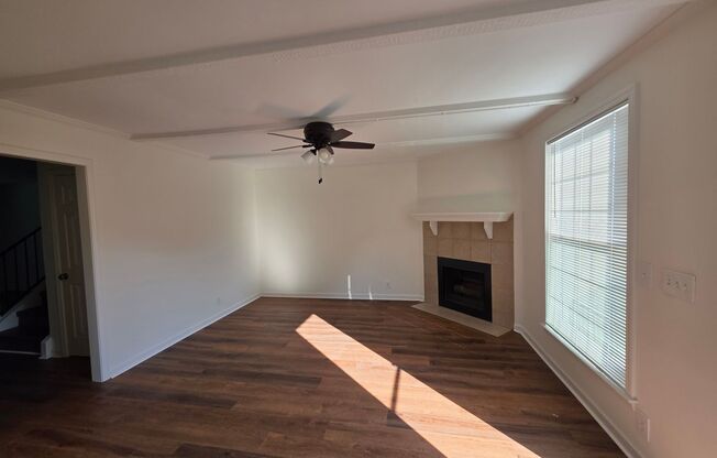 Beautiful Bellevue Townhome | 4 Bedrooms, 2 Living Areas, Pool, Tennis Clubhouse