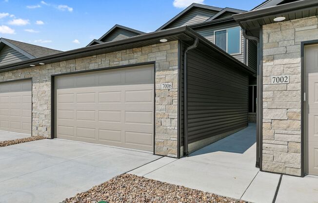 BRAND NEW 3 bed 3 bath Townhome in NW Lincoln