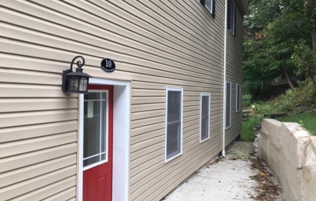 10 WOODMONT RD
