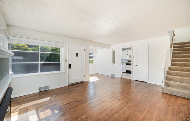 9125 5 AVE NE