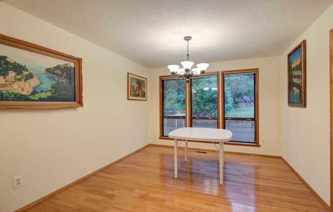 3 beds, 2.5 baths, $3,700