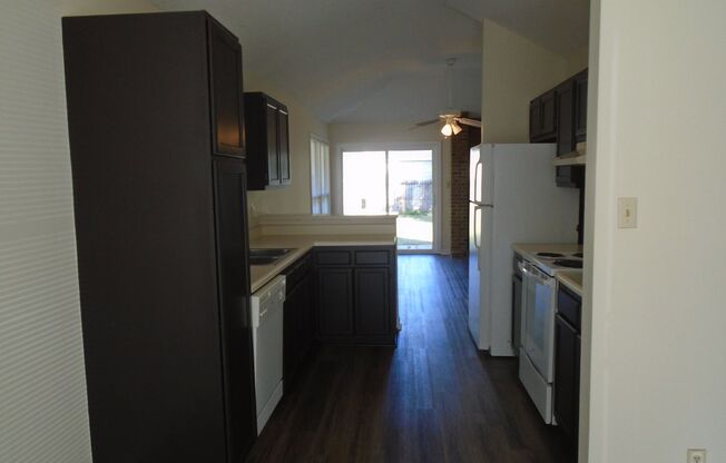 3 beds, 2 baths, $1,400