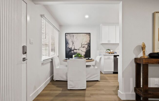 2 beds, 1 bath, 800 sqft, $2,475, Unit Unit 206