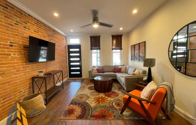 Newly renovated 2 bedroom 2.5 bathroom townhome in Locust Point!