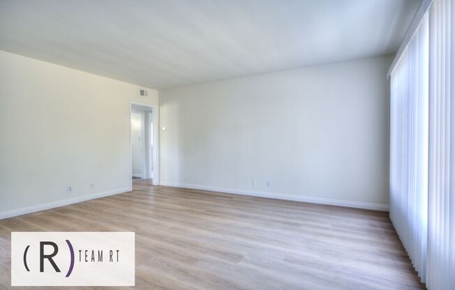 2 beds, 1 bath, $2,400, Unit B