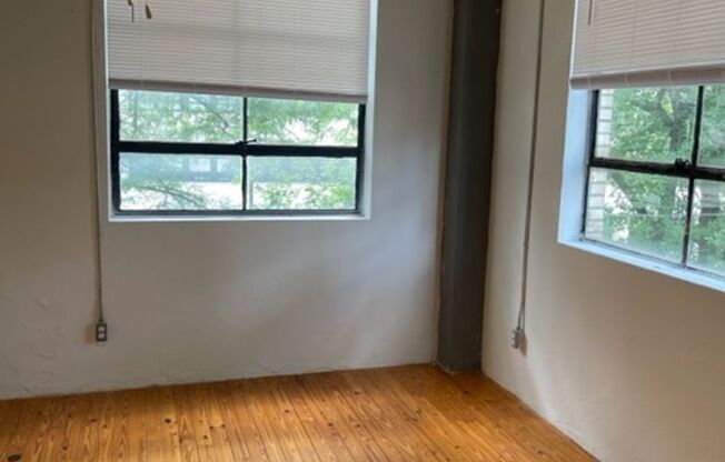 2 beds, 1 bath, 1,140 sqft, $2,200, Unit 900-314