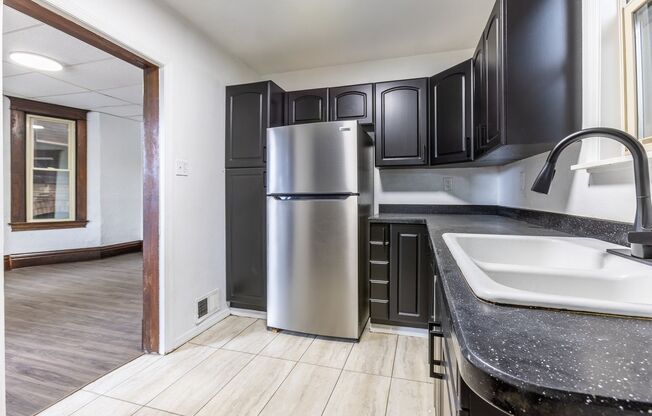 3 beds, 1 bath, $1,650, Unit Mt Washington