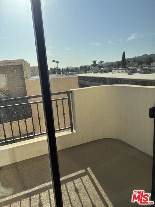 4724 Kester Ave unit 405