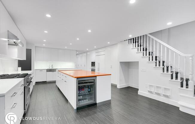 161 W 73 ST