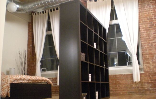 Studio, 1 bath, 980 sqft, $1,960, Unit 320