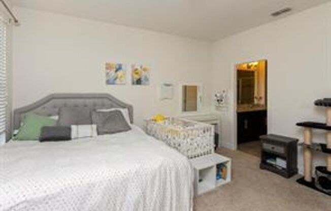 3 beds, 3.5 baths, $2,700, Unit # DNM