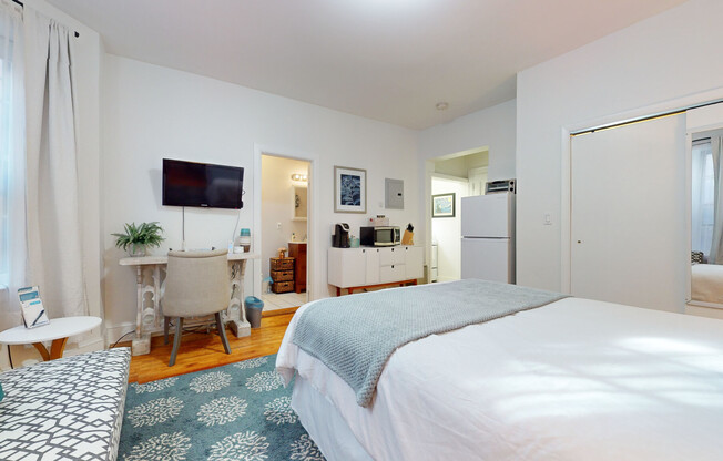 Studio, 1 bath, 450 sqft, $3,800, Unit B4
