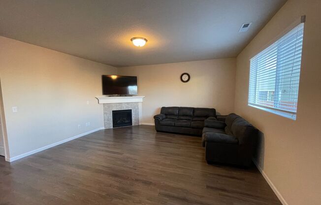 Fantastic 2018  Built SOUTH CREEK MEADOWS Home * 4BD * 2.5 BA*