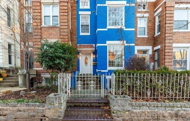 72 UNIVERSITY ST NW