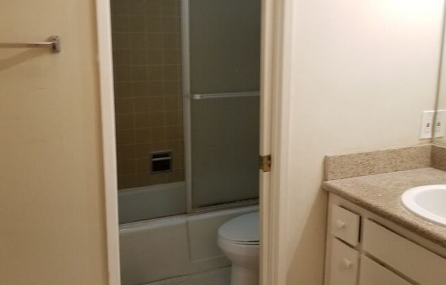 Studio, 1 bath, 500 sqft, $1,595