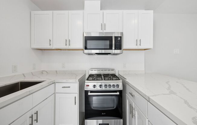 Studio, 1 bath, 645 sqft, $1,598, Unit 130