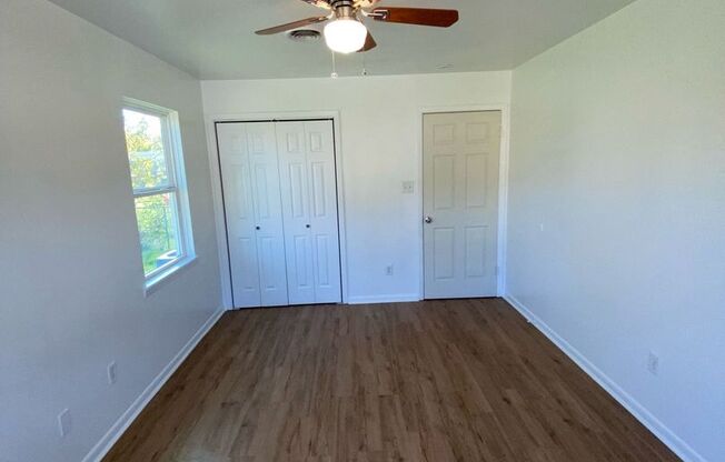 3 beds, 1 bath, $1,100