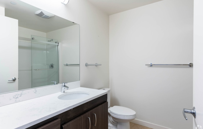 2 beds, 2 baths, 870 sqft, $2,099, Unit 210