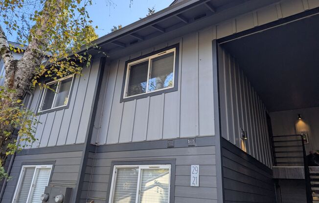 2 beds, 2 baths, 950 sqft, $1,350, Unit 27