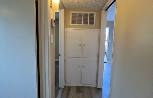 2 beds, 1 bath, 875 sqft, $1,400, Unit D