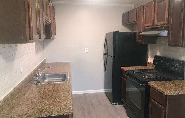 2 beds, 1 bath, $850, Unit 105 Chalet North Ct