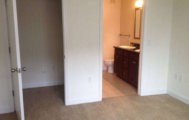 1 bed, 1 bath, 826 sqft, $1,300, Unit 2109
