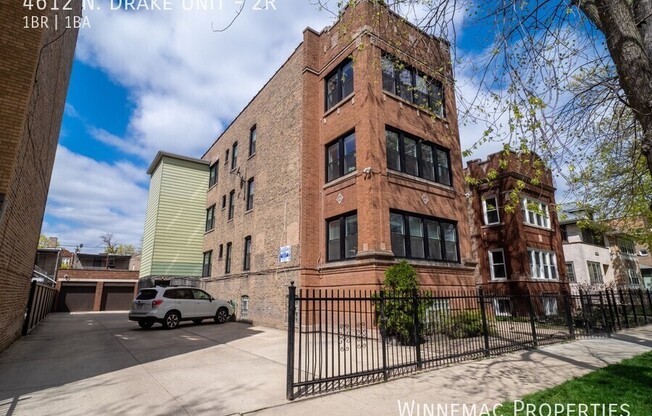 4612 N DRAKE