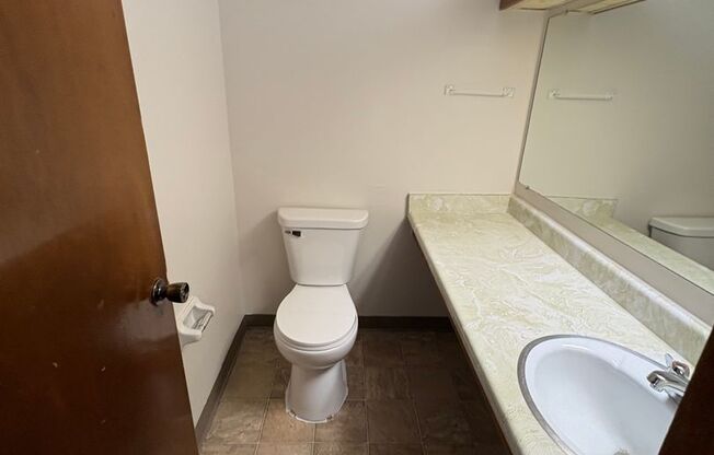 3 beds, 1.5 baths, 1,137 sqft, $1,599, Unit 4058 - 5