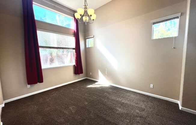 Lovely 5 Bedroom 3 Bath Home in Oakley