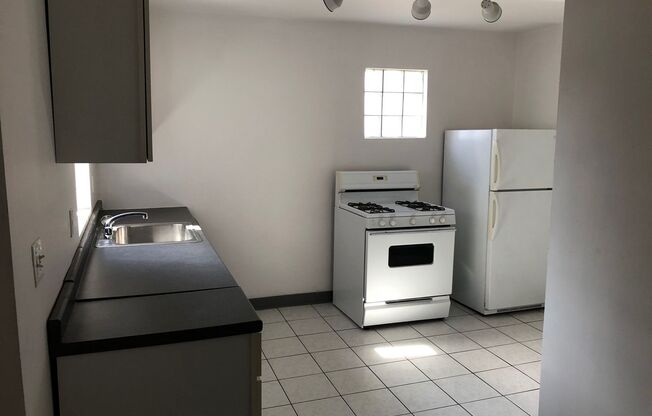 1 bed, 1 bath, 620 sqft, $1,199, Unit 821 Collins St. #1