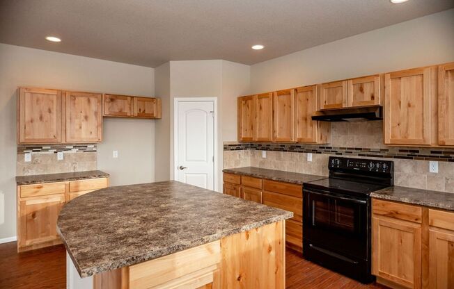 Stunning 4-Bedroom Home in Sought-After Raindance Community