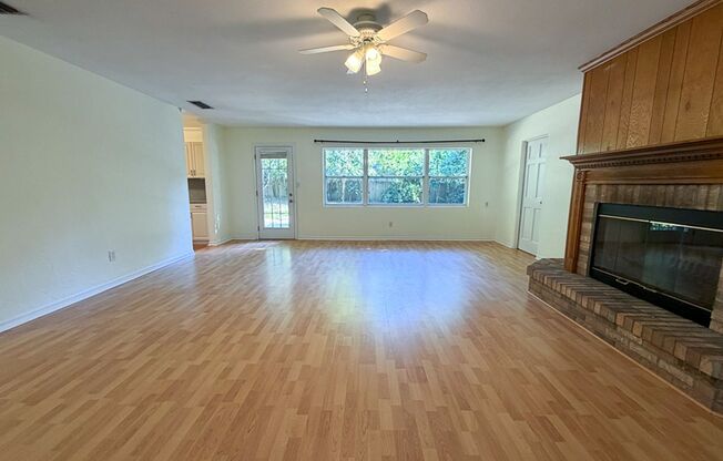 3/2 House Walking Distance to UF & Law School Available NOW!