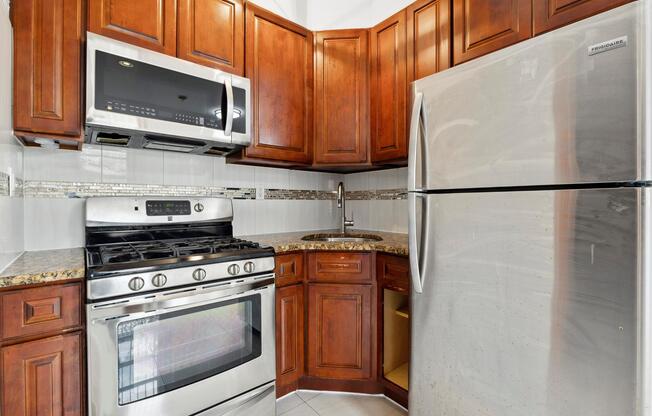 2 beds, 1 bath, $2,450, Unit 2L